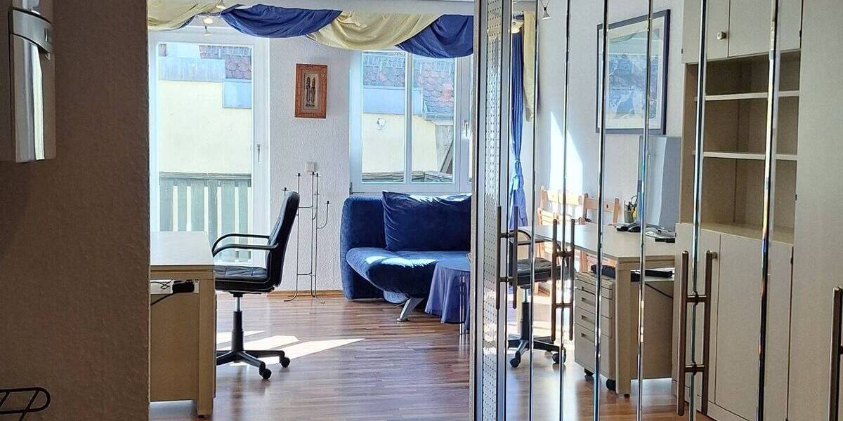 2 Zimmer Stadtwohnung im Zentrum von Kitzingen in der Kaiserstr.Absolut ruhig und sonnig mit Balkon :-) Nur 2 Min.fußläufig zur Fußgängerzone und Main 2 zimmer