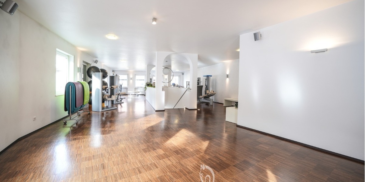 Nur 20 Minuten von Würzburg in Arnstein: Hochwertige Physiopraxis & vermietete 4-Zimmer-DG-Wohnung - Gewerbeobjekt Würzburg Würzburg | Angebot:26670132