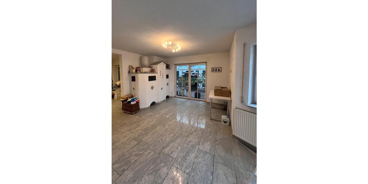 Wunderschöne EG-Wohnung - exklusiver Pool, Kamin & großem Garten 5.5 zimmer