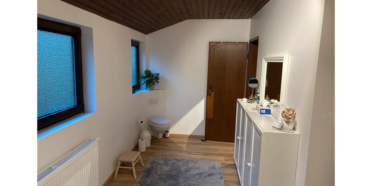 Doppelhaushälfte Ochsenfurt - 5 Zimmer, 150 m&sup2;, 1.500&euro; | Angebot:27617128
