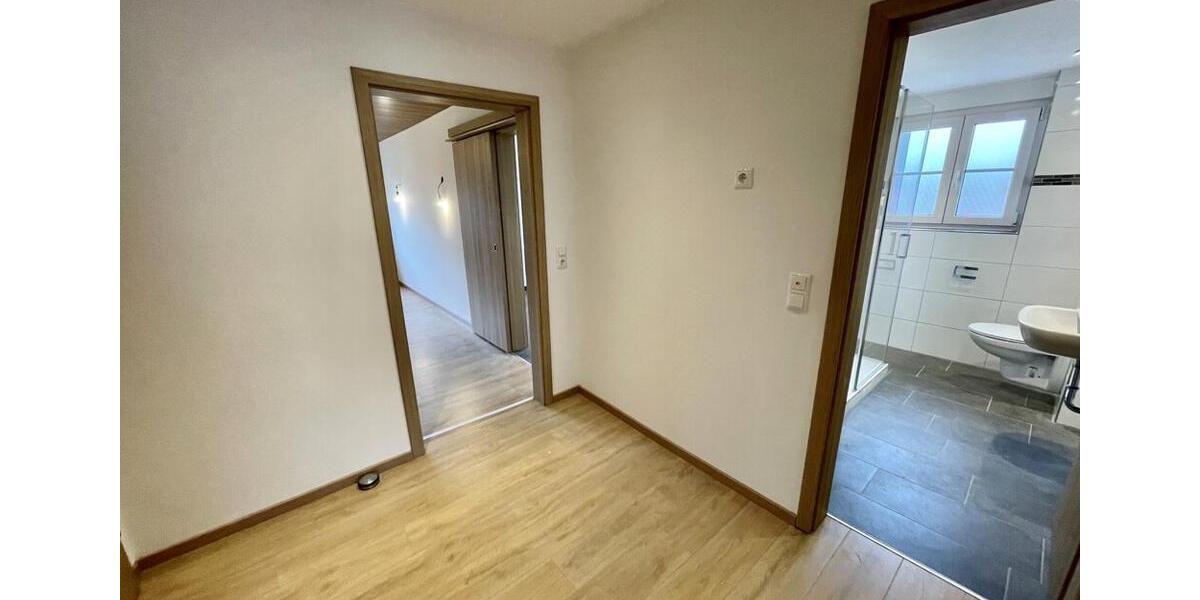 Dachgeschoßwohnung Theilheim - 3 Zimmer, 72 m&sup2;, 700&euro; | Angebot:25118498