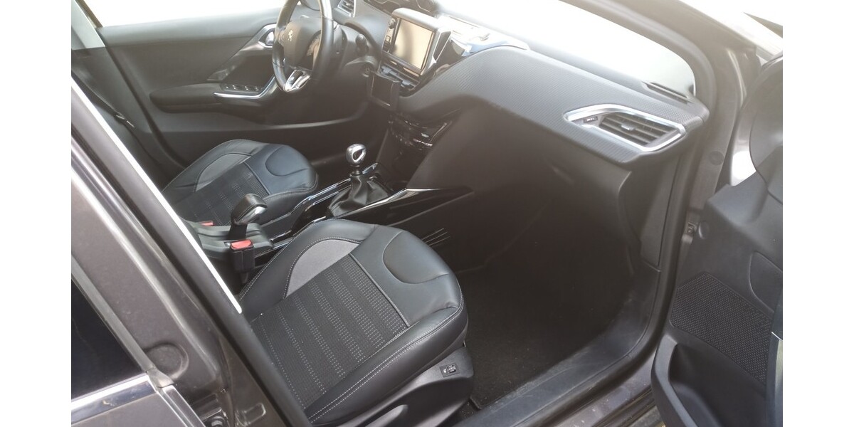 Peugeot 2008 106.000 km 7.600 &euro; Karbach 97842