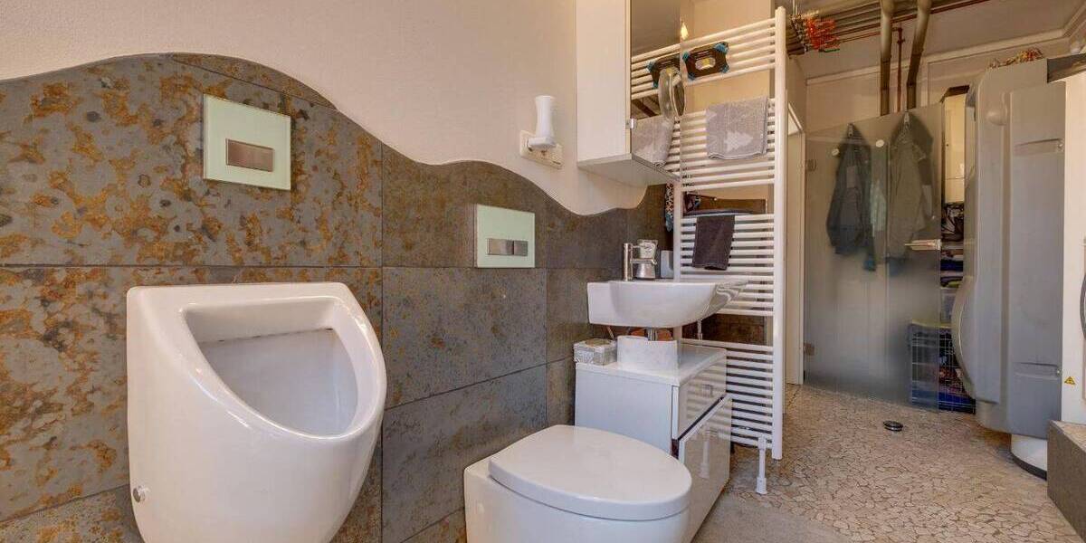 Mehrfamilienhaus, Wohnhaus Kitzingen - 7 Zimmer, 250 m&sup2;, 500.000&euro; | Angebot:25747372