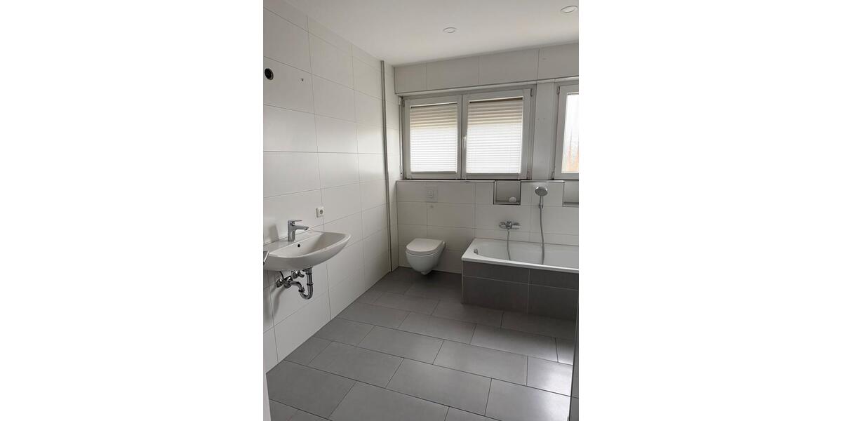 Etagenwohnung Sommerach - 4 Zimmer, 100 m&sup2;, 1.200&euro; | Angebot:26121868