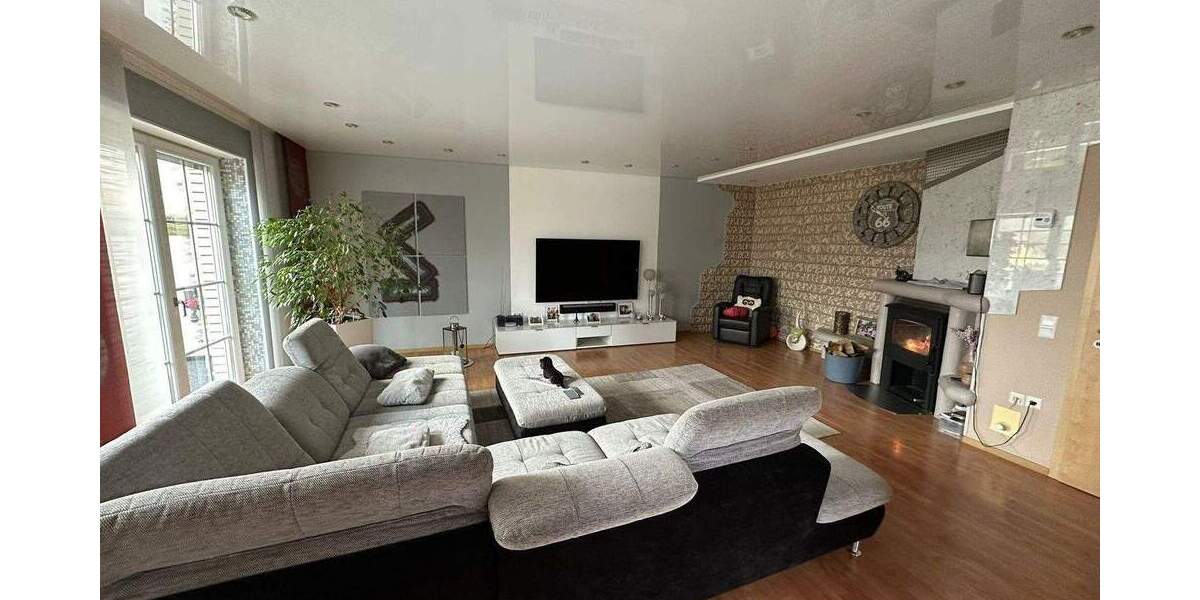 Einfamilienhaus Kitzingen - 7 Zimmer, 287 m&sup2;, 719.000&euro; | Angebot:25987663