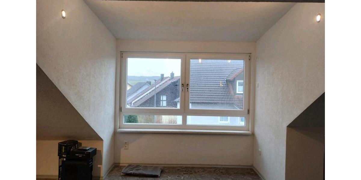 Dachgeschoßwohnung Waldbüttelbrunn - 3 Zimmer, 75 m&sup2;, 1.000&euro; | Angebot:26598082