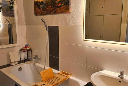 *** Schönes WG Zimmer *** in einem 107m2 Wohnung