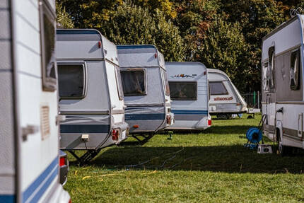 Campingplatz im Norden von Baden-Württemberg, nahe Gewässer, starke touristische Ausrichtung zimmer