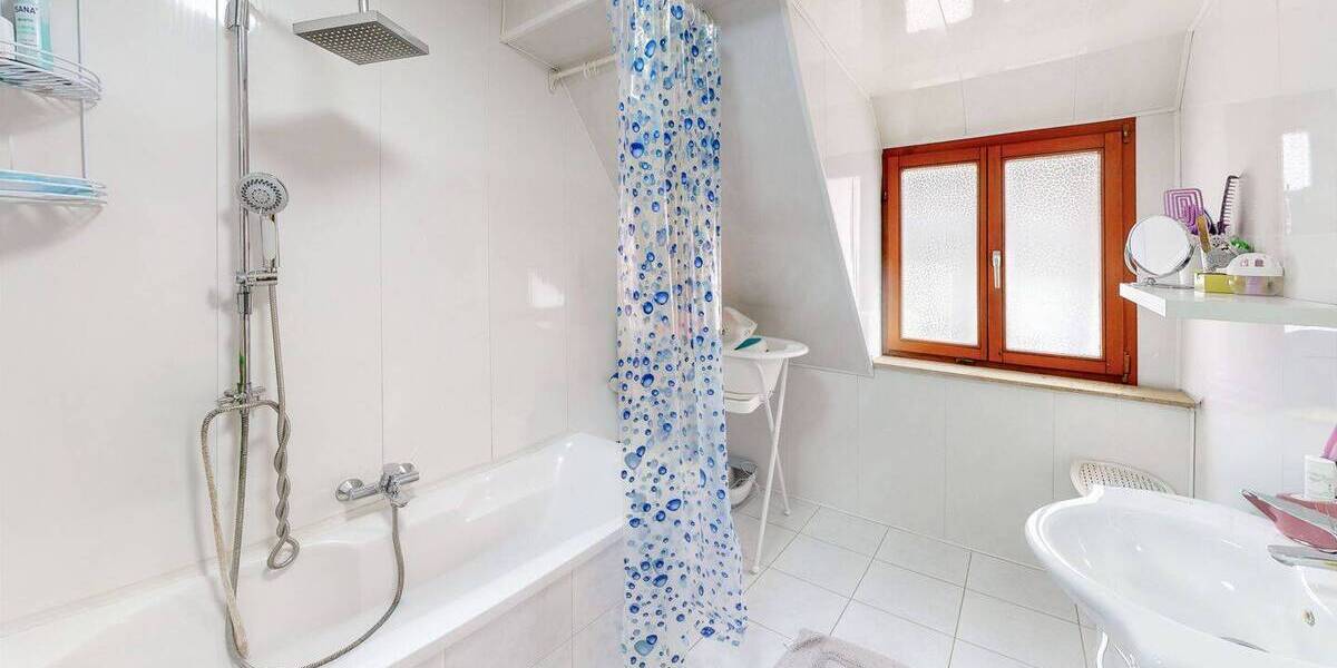 Mehrfamilienhaus, Wohnhaus Geroldshausen - 6 Zimmer, 141 m&sup2;, 420.000&euro; | Angebot:25997017