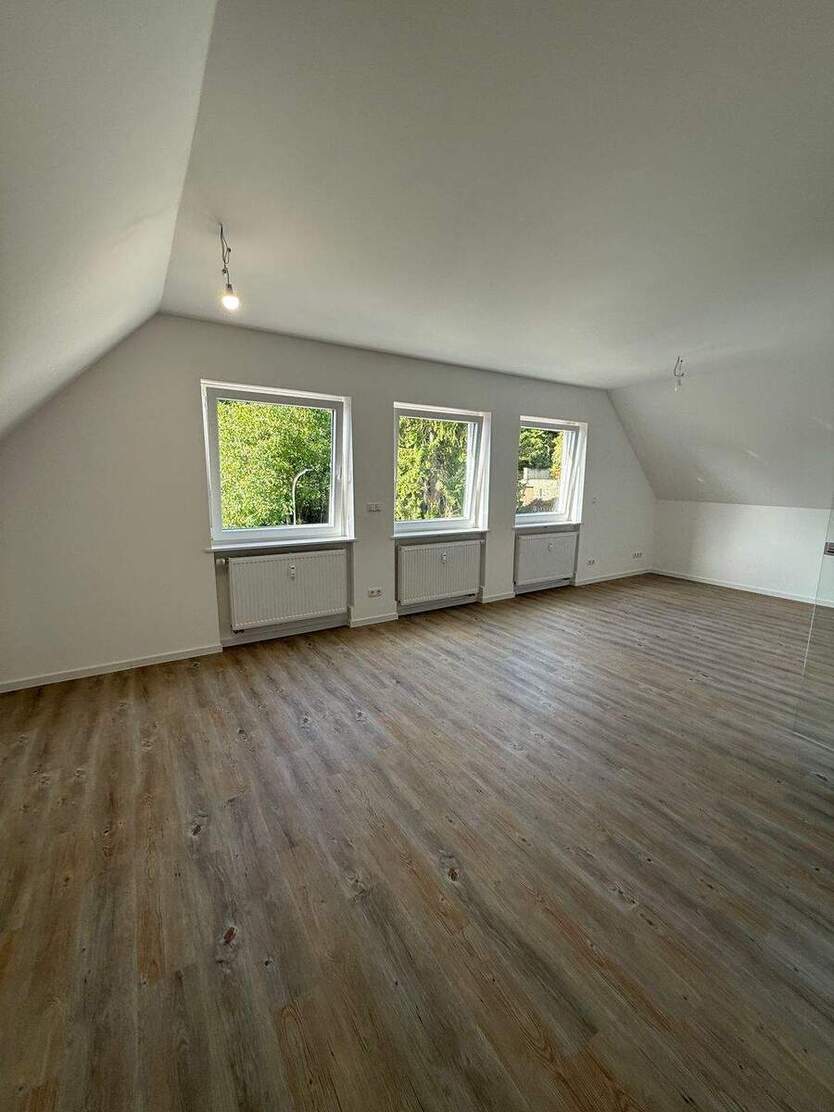 Frisch sanierte 2-Zimmer-Dachgeschosswohnung mit EBK in Versbach...! 2 zimmer
