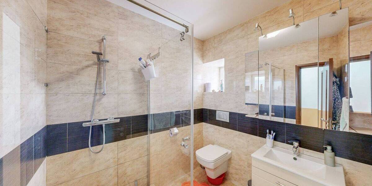 Mehrfamilienhaus, Wohnhaus Geroldshausen - 6 Zimmer, 141 m&sup2;, 420.000&euro; | Angebot:25997017