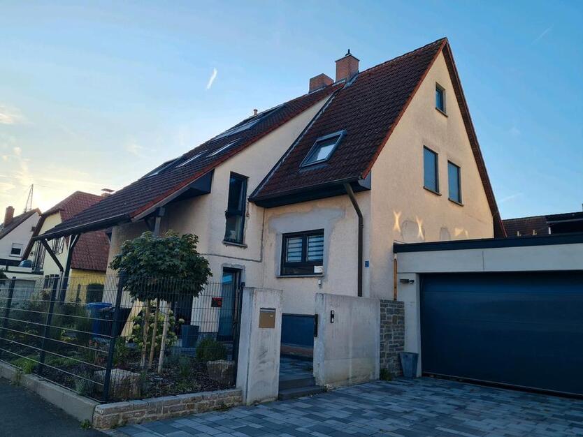 Einfamilienhaus ca. 170 QM Wohnfläche teilrenoviert.