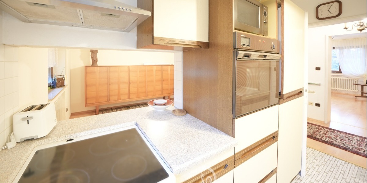 Zwei- bis Dreiparteienhaus in zentraler Lage mit Einliegerwohnung und Ausbaupotenzial im DG - Zweifamilienhaus Zell am Main | Angebot:25922442