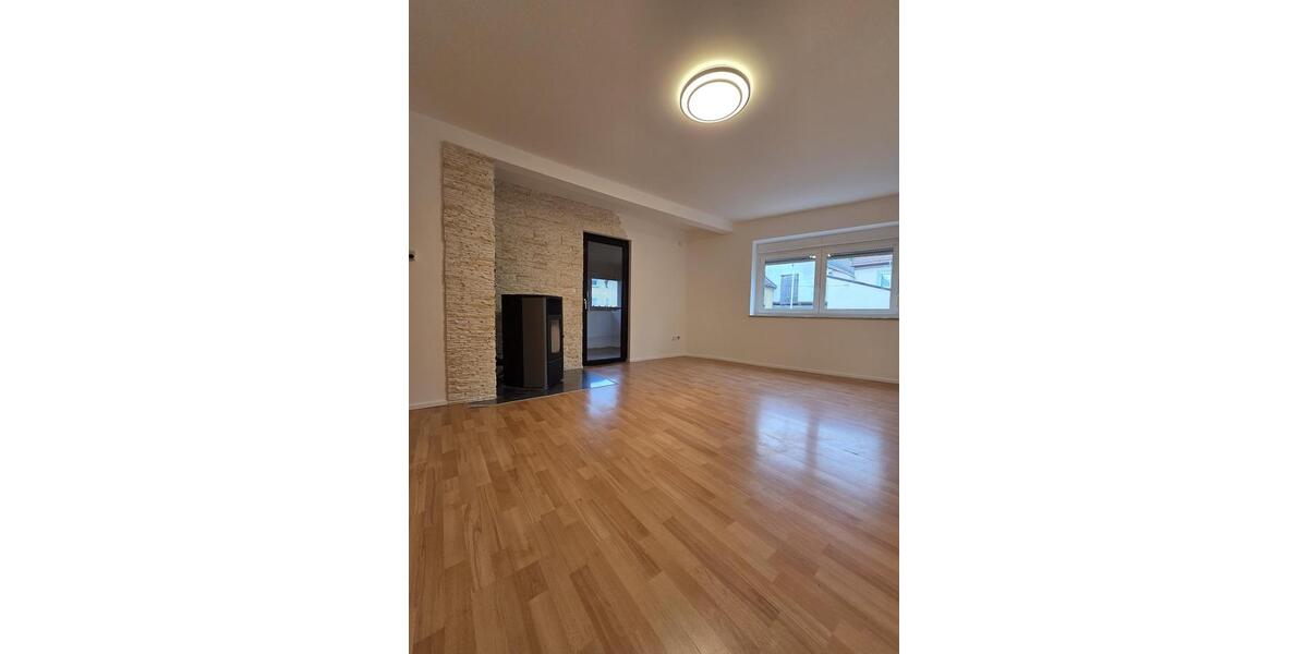 Maisonettenwohnung Arnstein - 5 Zimmer, 125 m&sup2;, 1.200&euro; | Angebot:26553721