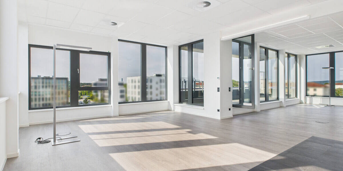 Repräsentatives Büro mit Südbalkon und hochwertiger Ausstattung für Unternehmen zimmer