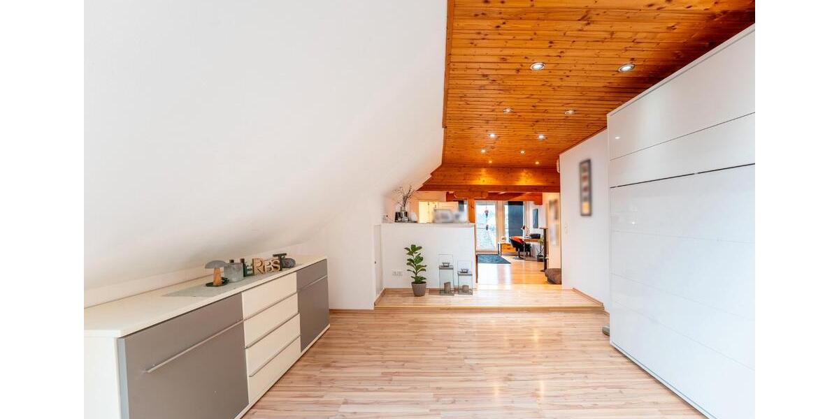 Dachgeschoßwohnung Albertshofen - 4.5 Zimmer, 160 m&sup2;, 1.280&euro; | Angebot:26442379