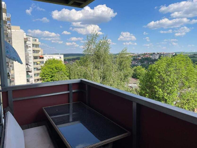 Lichtdurchflutete sonnige große 1 ZW Süd- Balkon mit Weitblick Wü,- Lengfeld, Schlafnische, sep. Küche, Bad neu renoviert