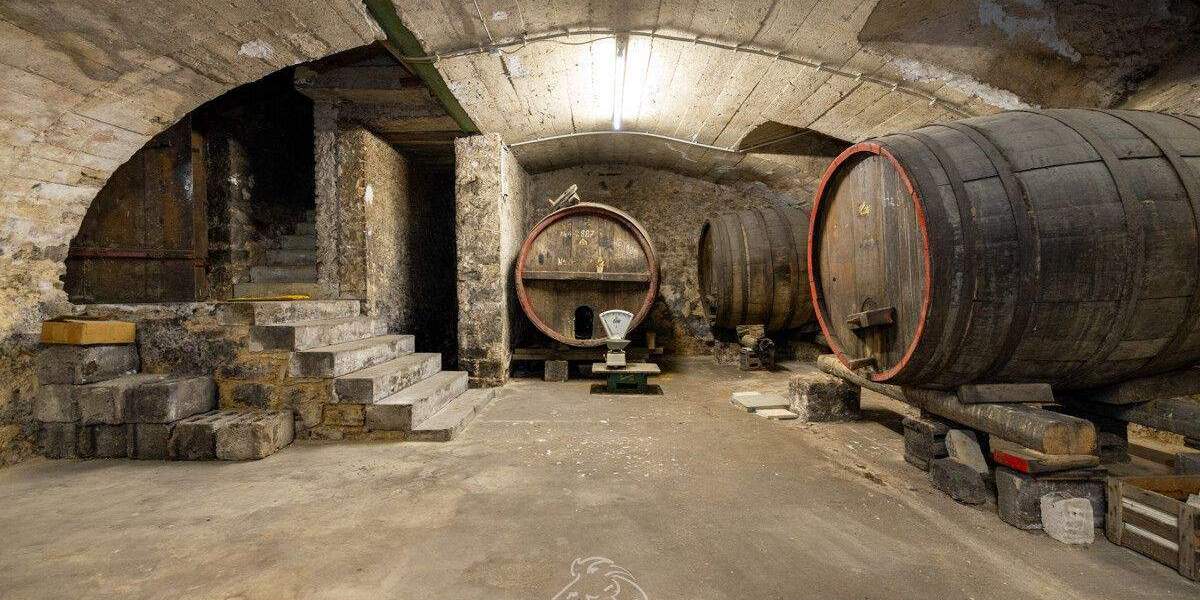 Mehrfamilienhaus, Wohnhaus Volkach - 9 Zimmer, 212 m&sup2;, 397.000&euro; | Angebot:23852733