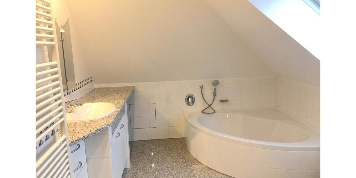 Dachgeschoßwohnung Frickenhausen am Main - 3 Zimmer, 99 m&sup2;, 1.000&euro; | Angebot:26560530