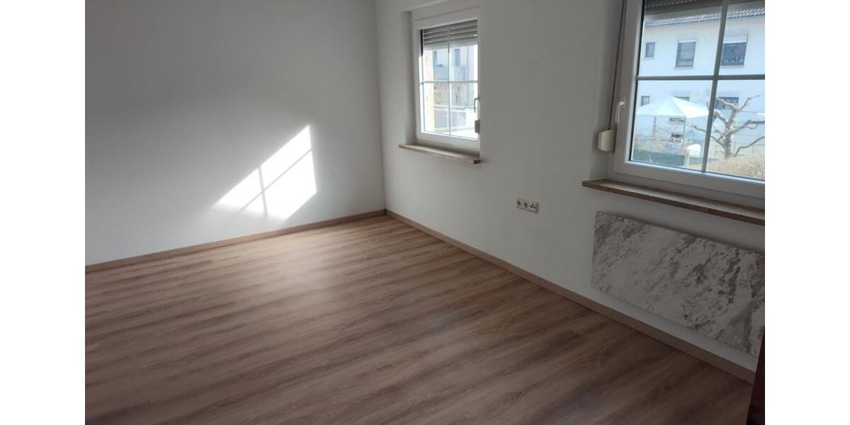 Doppelhaushälfte Giebelstadt - 6 Zimmer, 144 m&sup2;, 295.000&euro; | Angebot:26762801