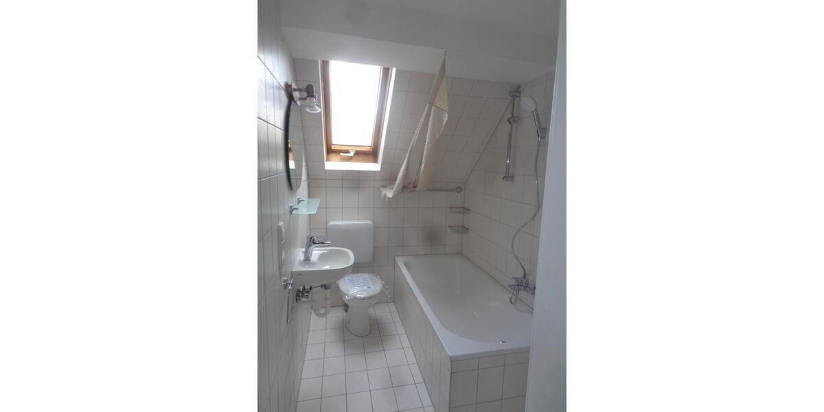 Dachgeschoßwohnung Würzburg Sanderau - 3 Zimmer, 61 m&sup2;, 600&euro; | Angebot:25988938