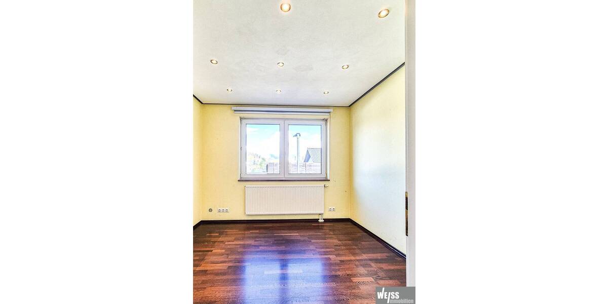 Etagenwohnung Höchberg - 5 Zimmer, 219 m&sup2;, 2.120&euro; | Angebot:26799113