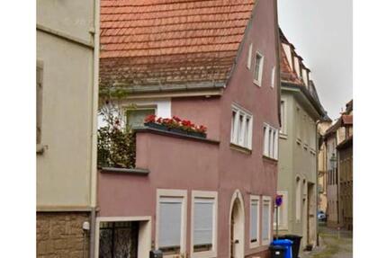 Charmantes Wohnhaus mit zwei Wohneinheiten in Bestlage 8 zimmer