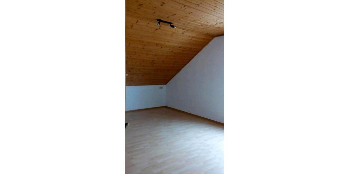 Dachgeschoßwohnung Prosselsheim - 4 Zimmer, 120 m&sup2;, 700&euro; | Angebot:26211442