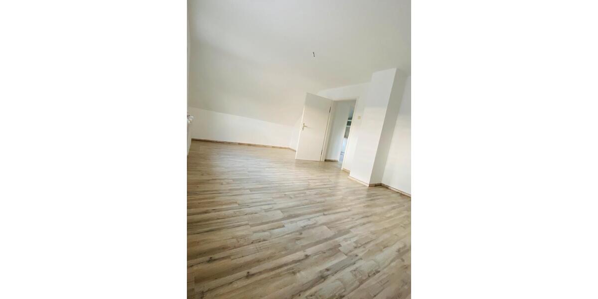 Dachgeschoßwohnung Würzburg - 3 Zimmer, 60 m&sup2;, 800&euro; | Angebot:26451079