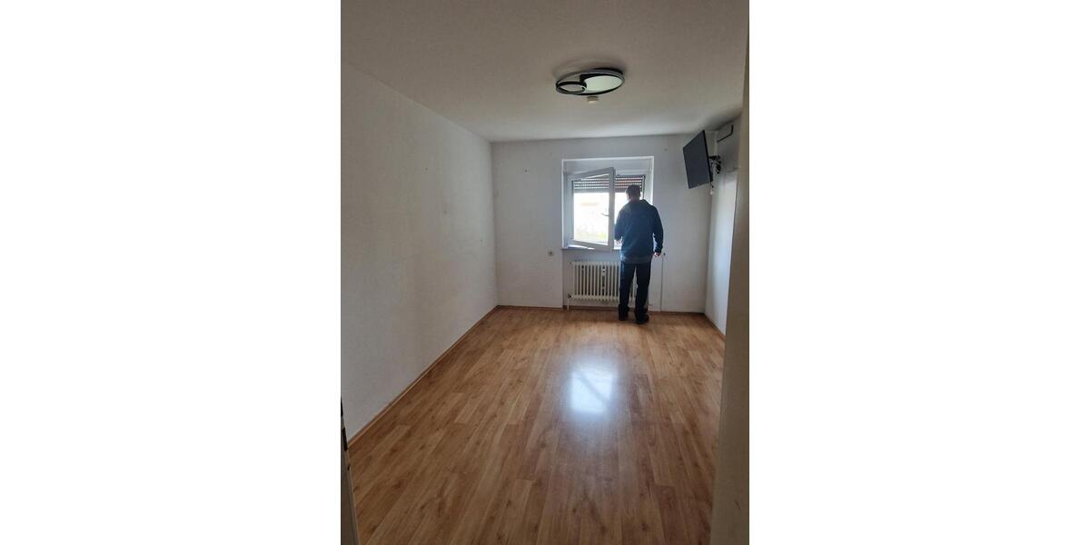 Etagenwohnung Rottendorf - 1 Zimmer, 85 m&sup2;, 805&euro; | Angebot:25650941