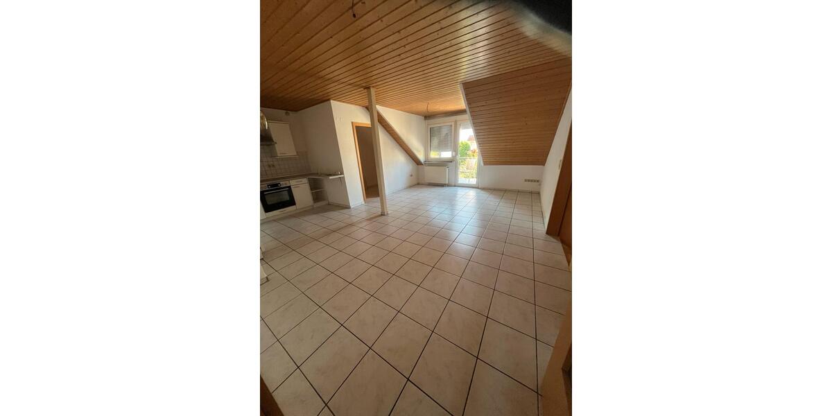 Dachgeschoßwohnung Tauberbischofsheim - 3 Zimmer, 90 m&sup2;, 750&euro; | Angebot:25085435