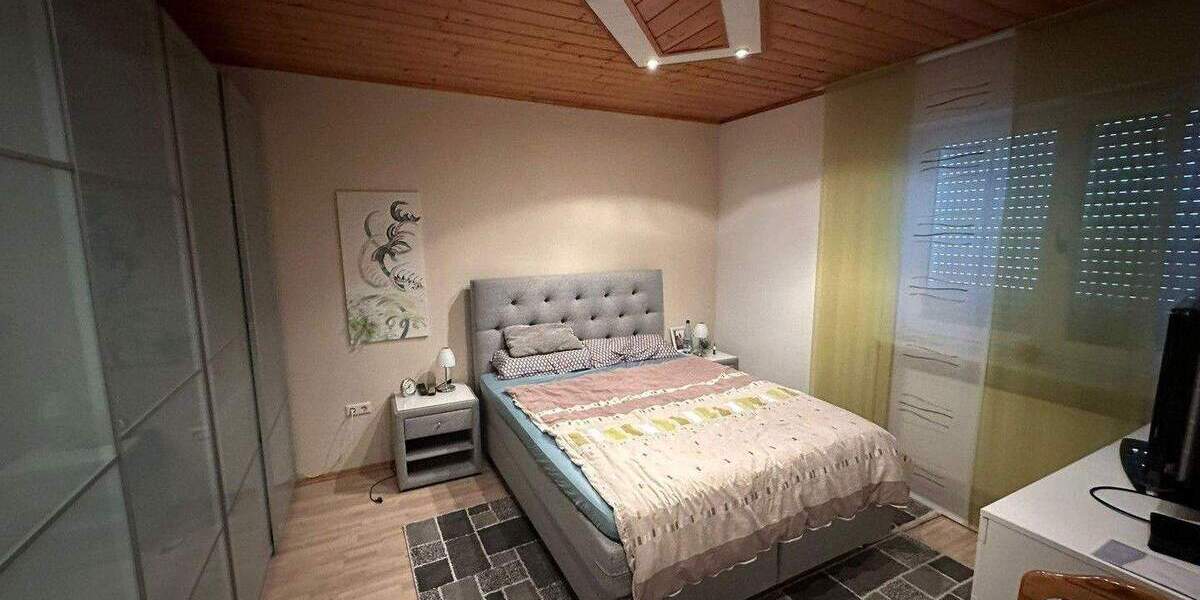Einfamilienhaus Kitzingen - 7 Zimmer, 287 m&sup2;, 719.000&euro; | Angebot:25987663