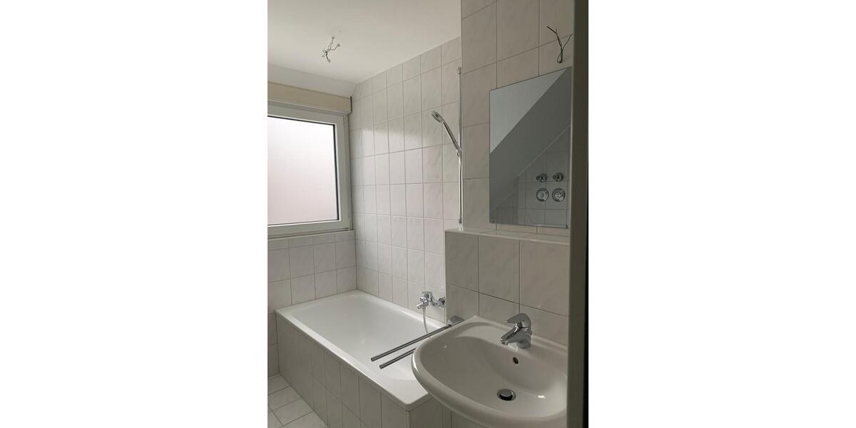 Dachgeschoßwohnung Gerbrunn - 3 Zimmer, 71 m&sup2;, 860&euro; | Angebot:26665642
