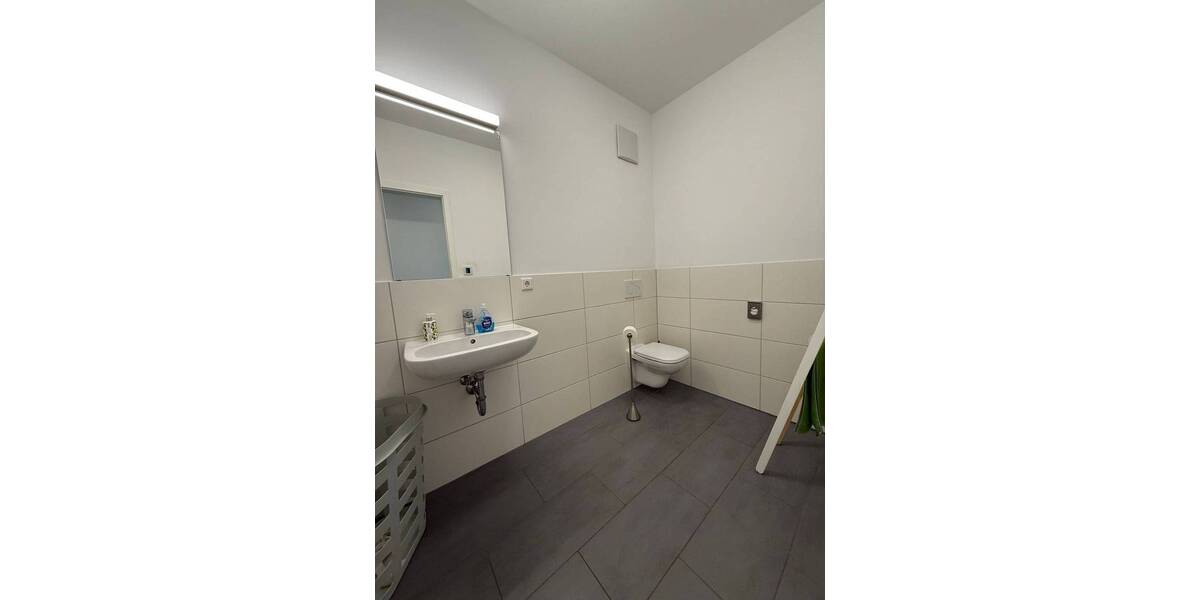 Gewerbeobjekt Würzburg Heuchelhof - 1 Zimmer, 122 m&sup2;, 1.450&euro; | Angebot:25667560