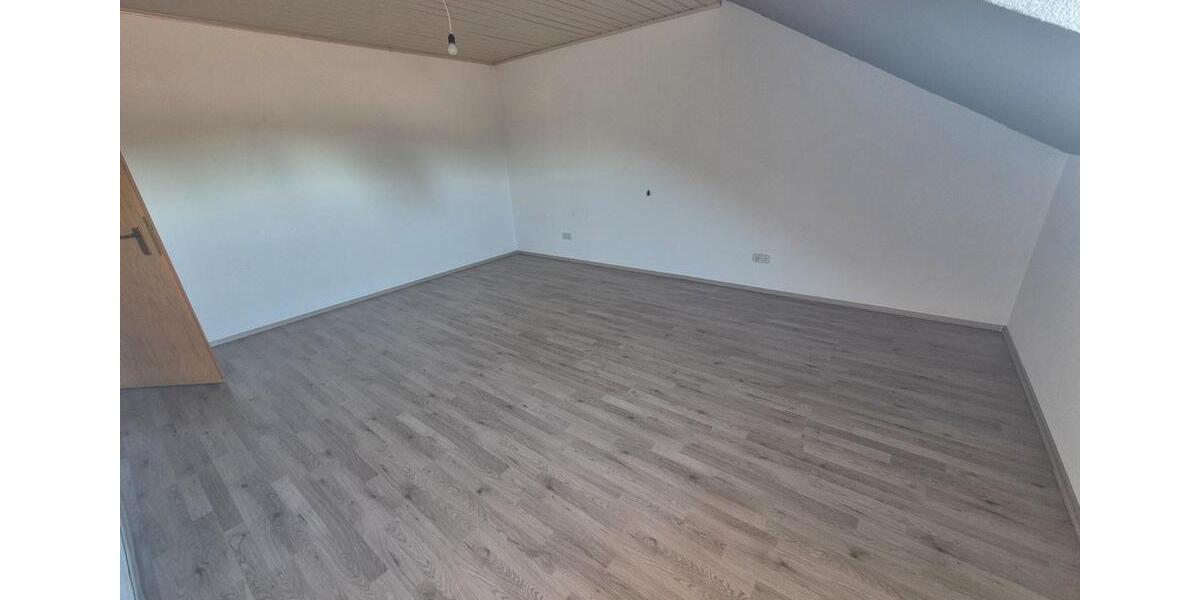 Dachgeschoßwohnung Esselbach Kredenbach - 2.5 Zimmer, 77 m&sup2;, 240.000&euro; | Angebot:26707060