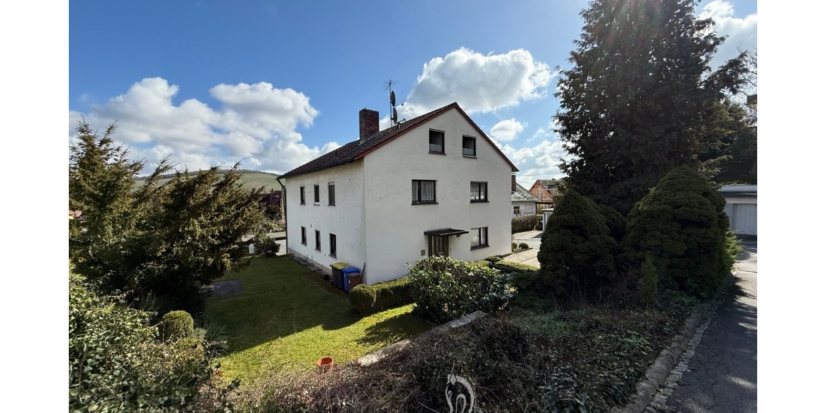 Zwei- bis Dreiparteienhaus in zentraler Lage mit Einliegerwohnung und Ausbaupotenzial im DG - Zweifamilienhaus Zell am Main | Angebot:26652819