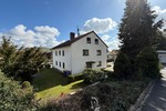 Zwei- bis Dreiparteienhaus in zentraler Lage mit Einliegerwohnung und Ausbaupotenzial im DG - Zweifamilienhaus Zell am Main | Angebot:26652819
