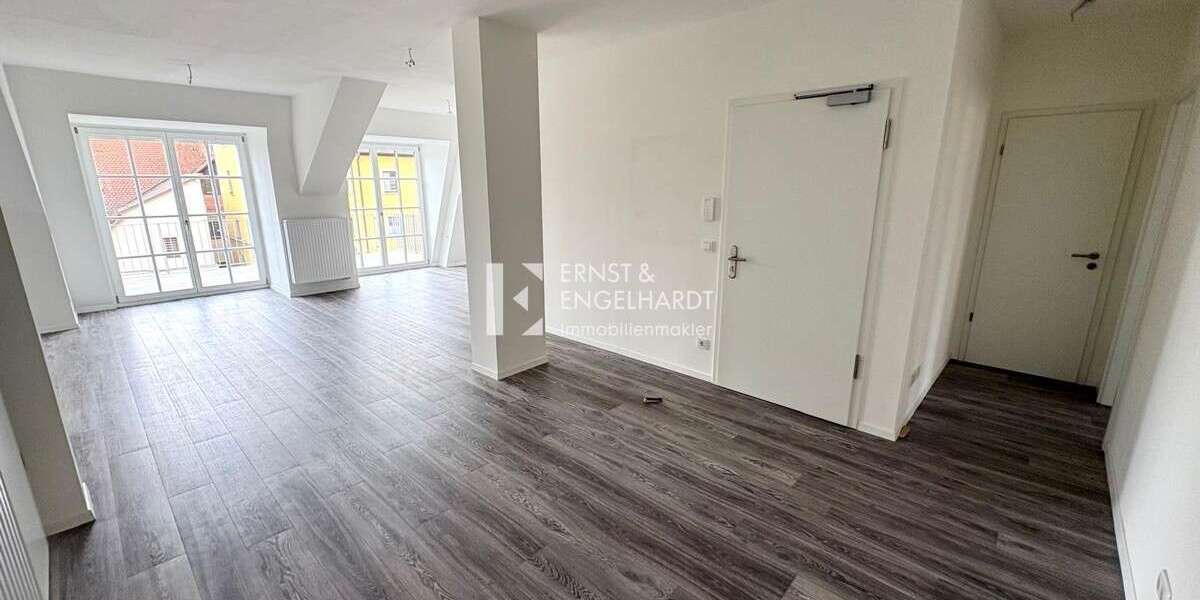 Etagenwohnung Kitzingen - 3 Zimmer, 140 m&sup2;, 1.400&euro; | Angebot:26856294