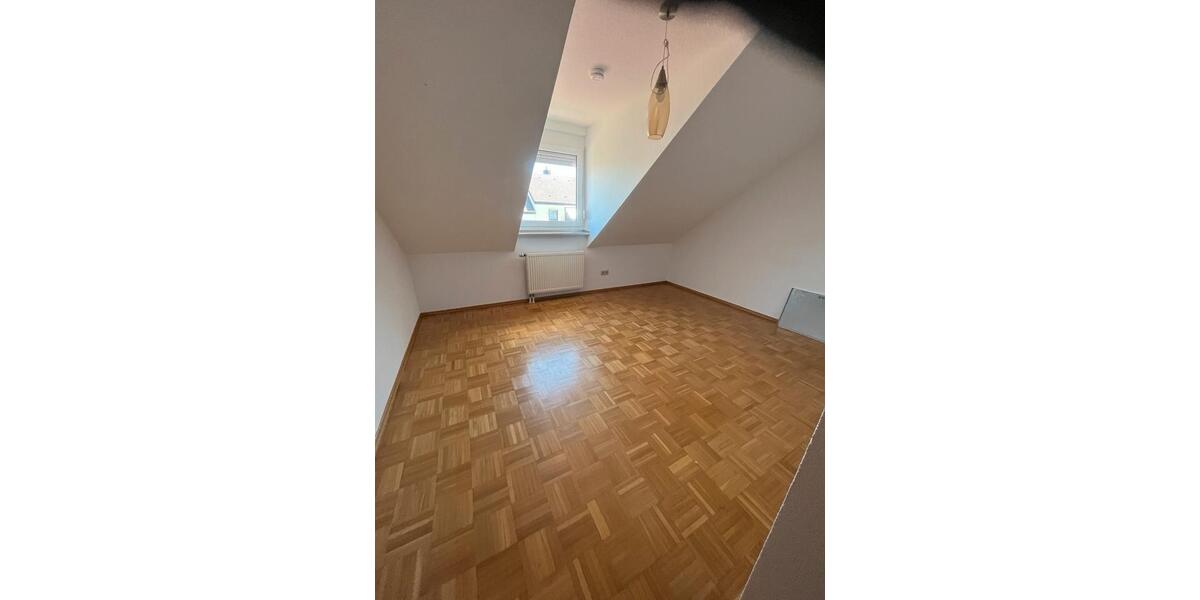Dachgeschoßwohnung Tauberbischofsheim - 3 Zimmer, 90 m&sup2;, 750&euro; | Angebot:25085435