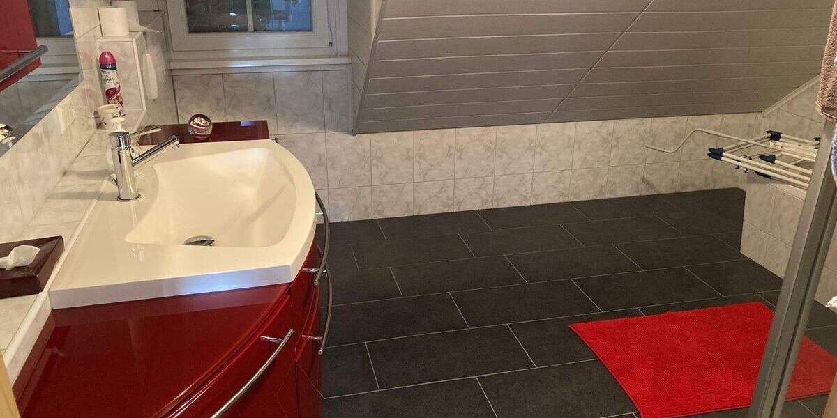 Einfamilienhaus Kitzingen - 7 Zimmer, 287 m&sup2;, 719.000&euro; | Angebot:25987663