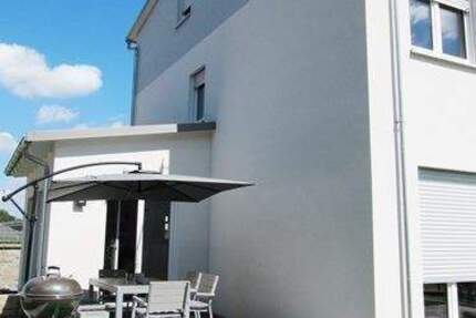 Modernes Reiheneckhaus mit Garten und sonniger Dachterrasse in begehrter Lage ! 5 zimmer