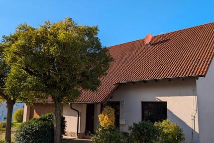 Haus Grünsfeld - 8 Zimmer, 256 m&sup2;, 390.000&euro; | Angebot:26713889