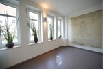 Nur 20 Minuten von Würzburg in Arnstein: Hochwertige Physiopraxis & vermietete 4-Zimmer-DG-Wohnung - Gewerbeobjekt Würzburg Würzburg | Angebot:26670132