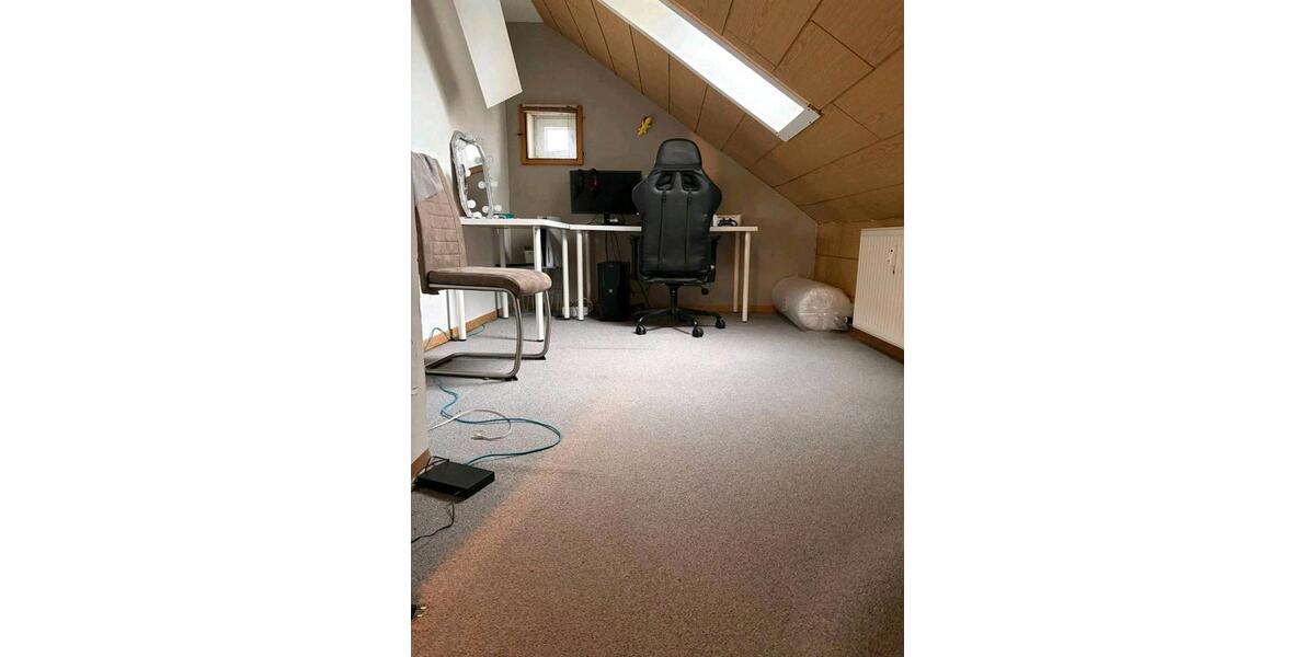 Dachgeschoßwohnung Gerbrunn - 5.5 Zimmer, 130 m&sup2;, 1.350&euro; | Angebot:26573287
