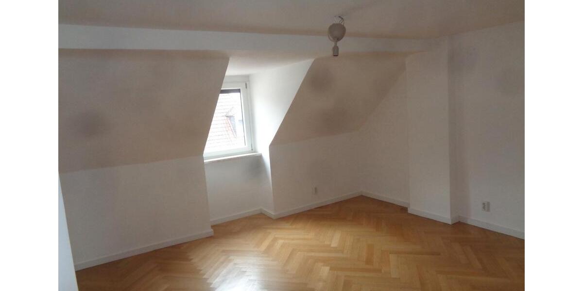 Dachgeschoßwohnung Würzburg Sanderau - 3 Zimmer, 61 m&sup2;, 600&euro; | Angebot:25988938