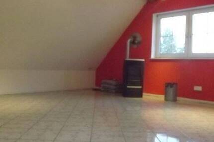 Gut geschnittenes 2 Zimmer-Apartment mit Einbauküche und Wannenbad, in ruhiger Lage von Wiesenbronn. Nur 10 Min. nach Kitzingen... 2 zimmer