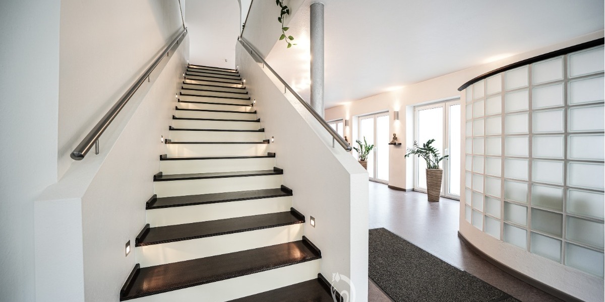 Nur 20 Minuten von Würzburg in Arnstein: Hochwertige Physiopraxis & vermietete 4-Zimmer-DG-Wohnung - Gewerbeobjekt Würzburg Würzburg | Angebot:26670132