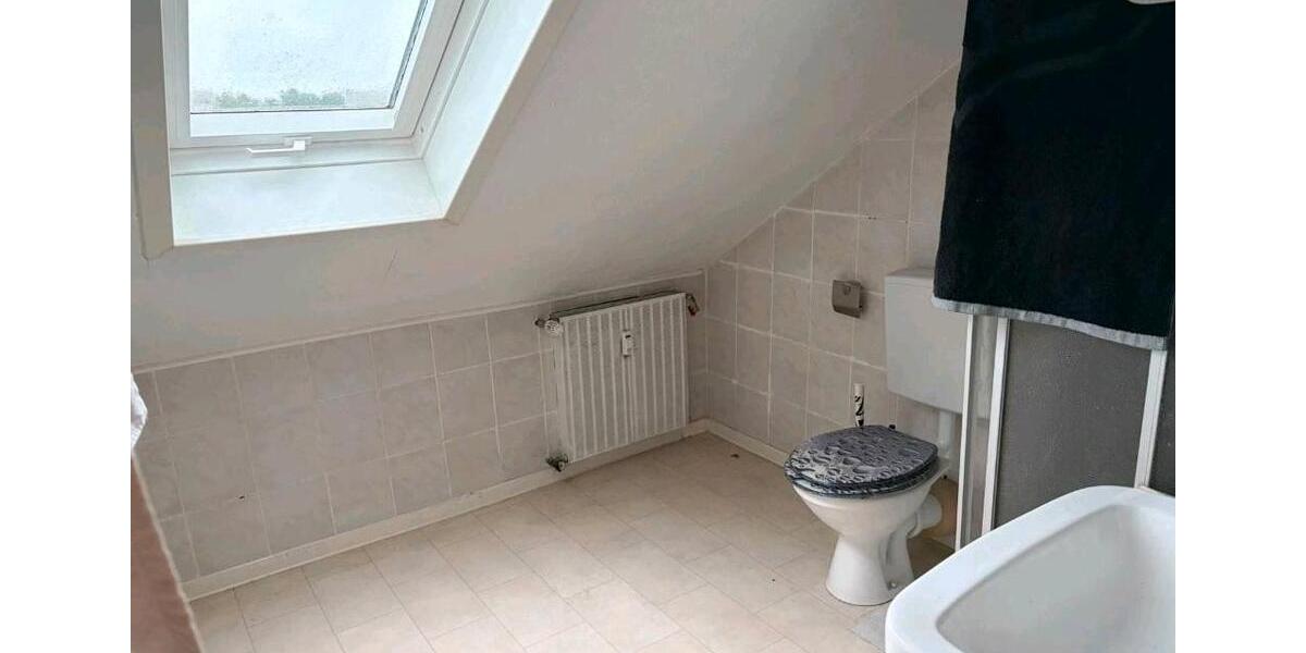 Dachgeschoßwohnung Gerbrunn - 5.5 Zimmer, 130 m&sup2;, 1.350&euro; | Angebot:26573287
