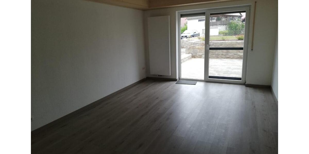 Etagenwohnung Waldbüttelbrunn - 2 Zimmer, 86 m&sup2;, 860&euro; | Angebot:26549892