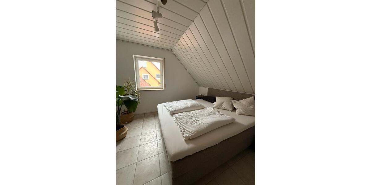 Dachgeschoßwohnung Grafenrheinfeld - 3 Zimmer, 85 m&sup2;, 900&euro; | Angebot:26169839